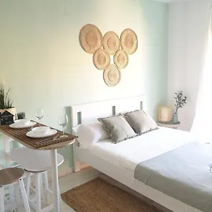 https://acogedor-estudio-en-el-centro-historico-de-malaga.hotelsinnerja.org